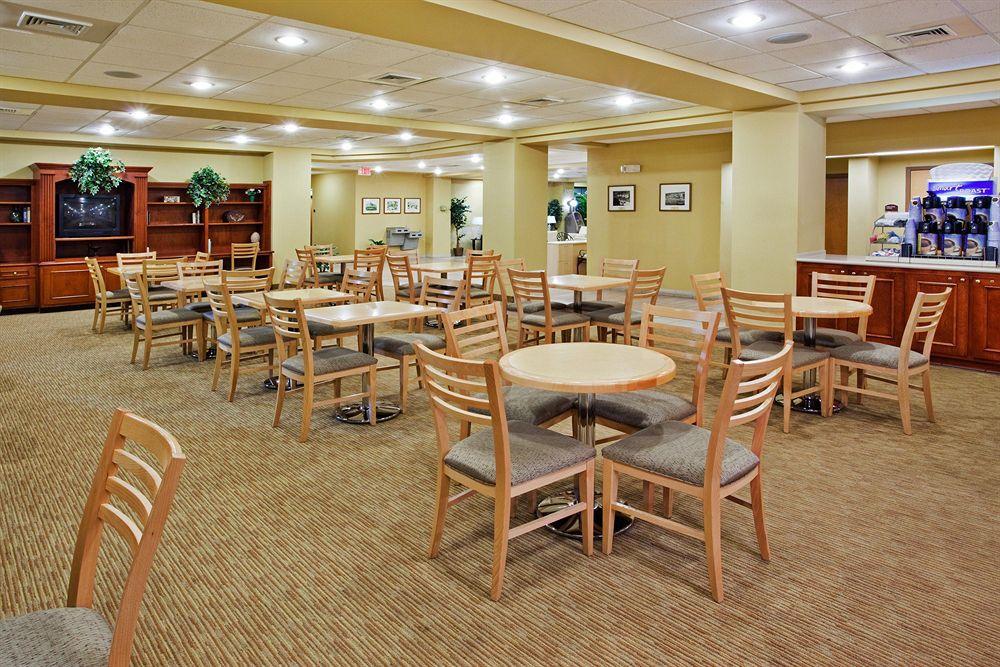 Holiday Inn Express Myrtle Beach-Broadway At The Beach By Ihg Ресторант снимка
