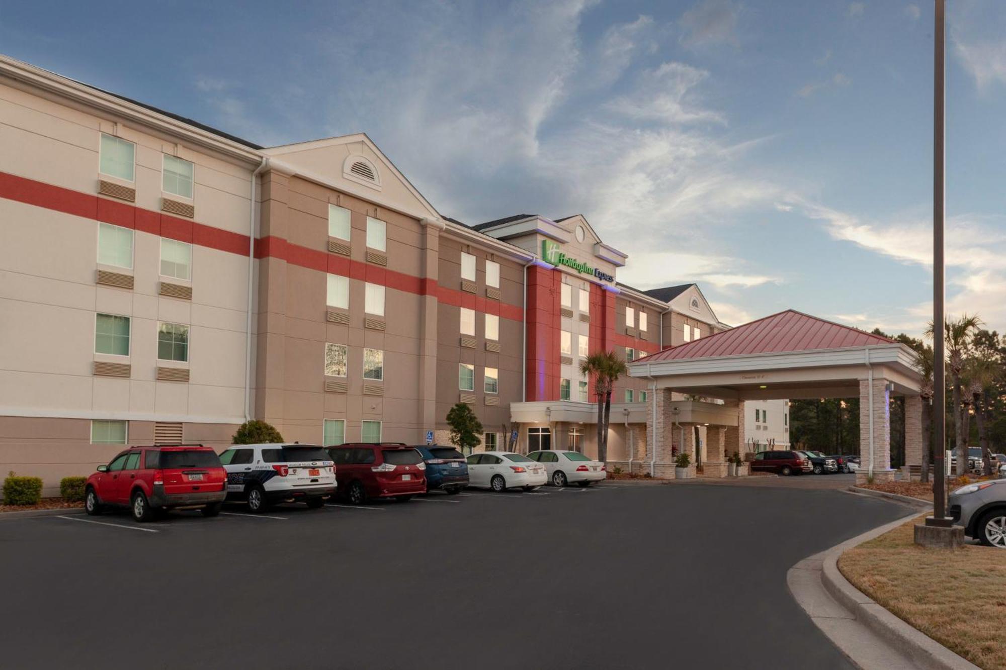 Holiday Inn Express Myrtle Beach-Broadway At The Beach By Ihg Екстериор снимка